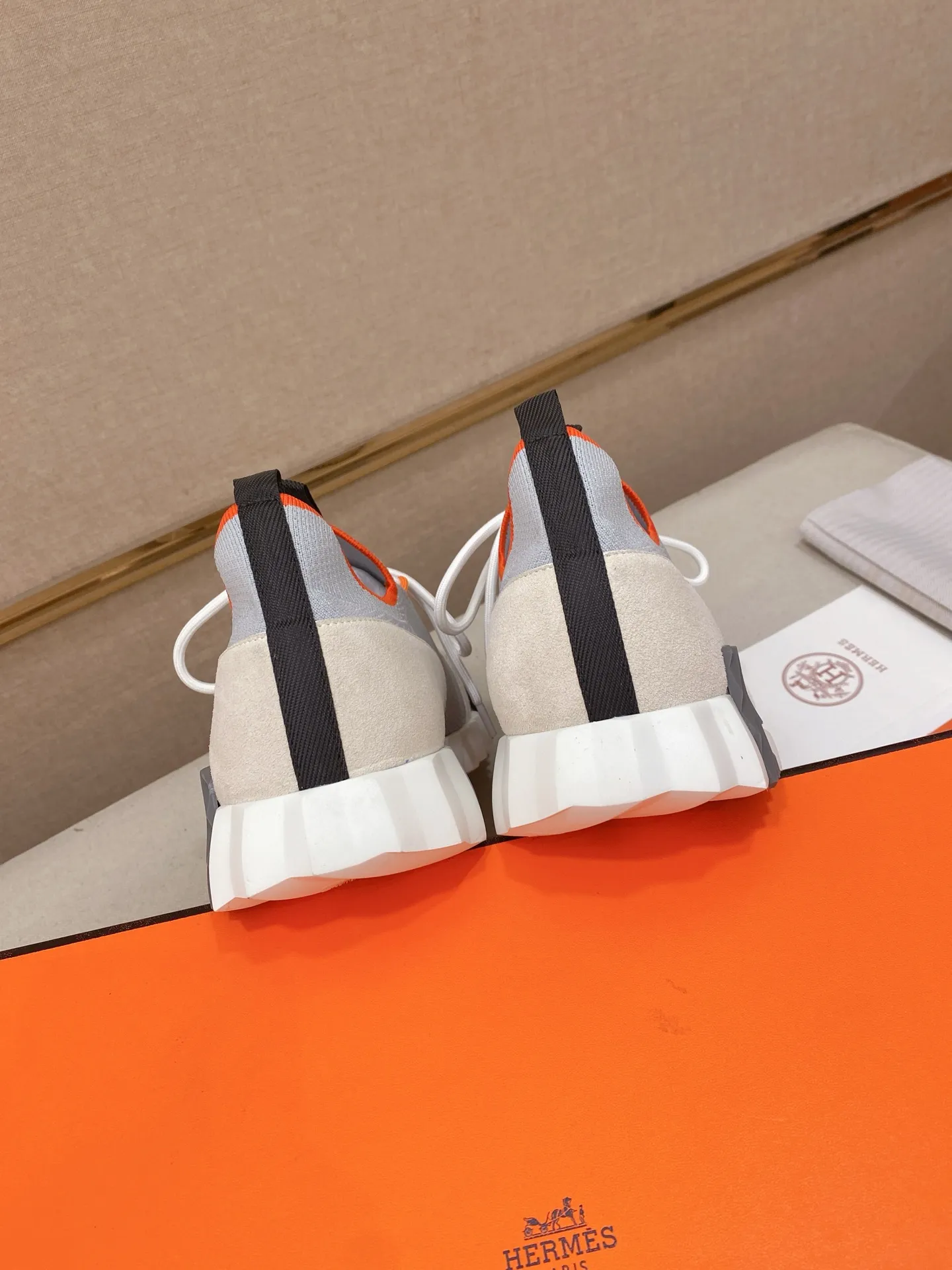 Men's clothing and shoes💰: 620💰《HERMES》【Classic Original Version】Hermès; Top 🔝 Purchasing Agency 🔍🔍Men's latest 🇺🇸 counters are on sale simultaneously, original imported from Italy ▲▲Silk cowhide with breathable fabric ▲▲ (high-end and expensive Qi·Grade) Exquisite workmanship (Italian 🇮🇹Imported water-dyed 🐂cowhide lining) Sole: Original sole provided by the original factory, ⚠️Exclusive double-layer activity·TPR·Rubber·Combined molded outsole; Super·comfortable·wear-resistant·non-slip·environmental protection The real thing is more beautiful if you take the real thing (high quality, follow the order), you can enter and exit the counter at will * Number of yards: 38·39·40·41·42·43·44# (can be customized 45.)